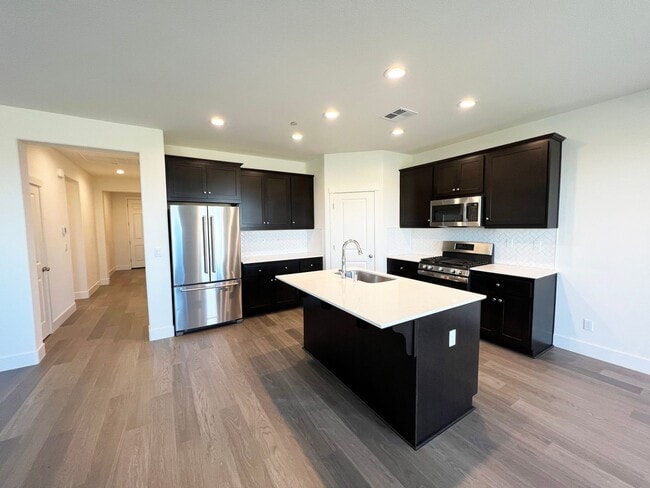 Building Photo - Well maintained 4-bedroom, 2-bathroom home...