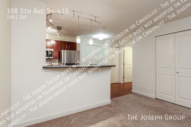 Building Photo - 108 5th Ave S