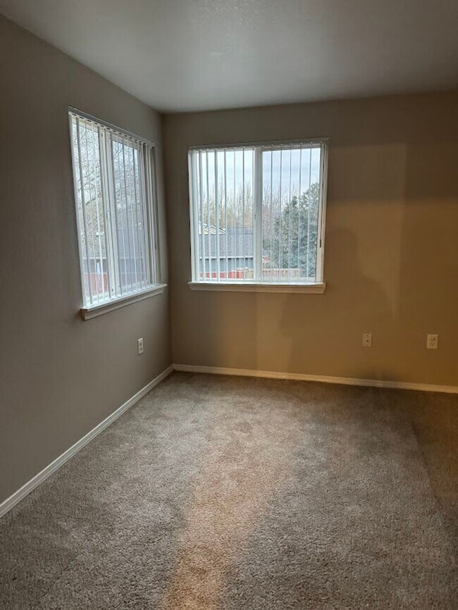 Building Photo - Everything you’ve been dreaming of is here. Come Lease today!