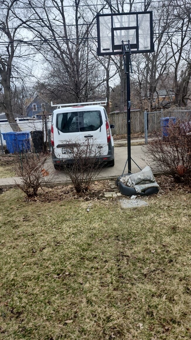 Building Photo - 11634 S Hale Ave