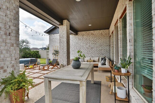 Building Photo - 5127 Pomegranate Path