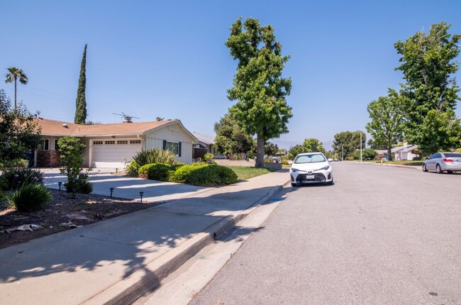 Building Photo - House for Rent in Redlands
