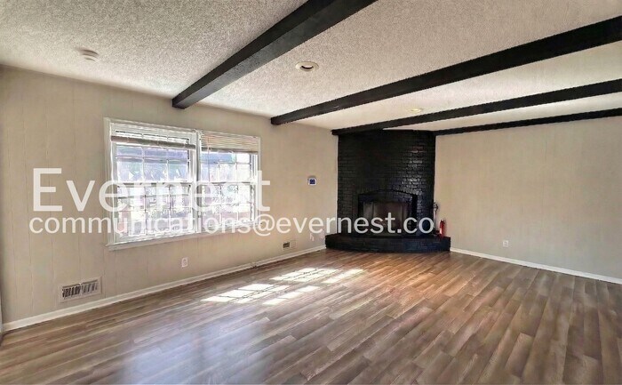 Building Photo - 13002 Crystal Ave