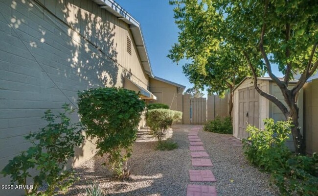 Building Photo - 4936 E Evans Dr