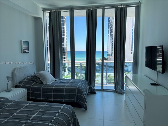 Building Photo - 17550 Collins Ave