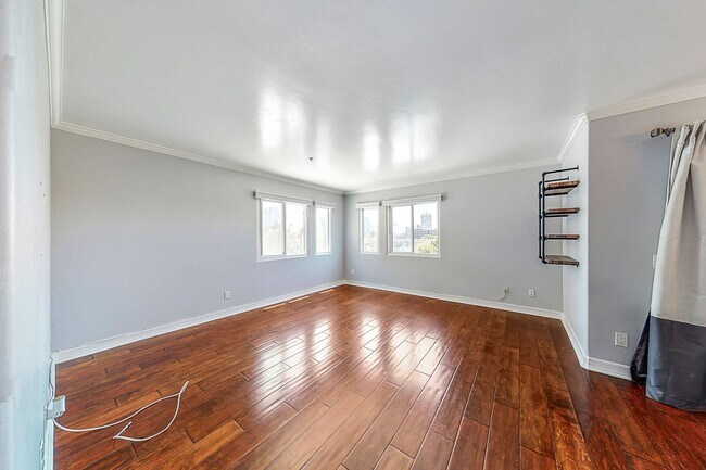 Building Photo - Stunning Condo with Downtown Views – Prime...