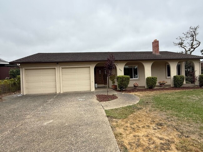 Primary Photo - Coming availble soon!!! Tranquil Oak Hills...