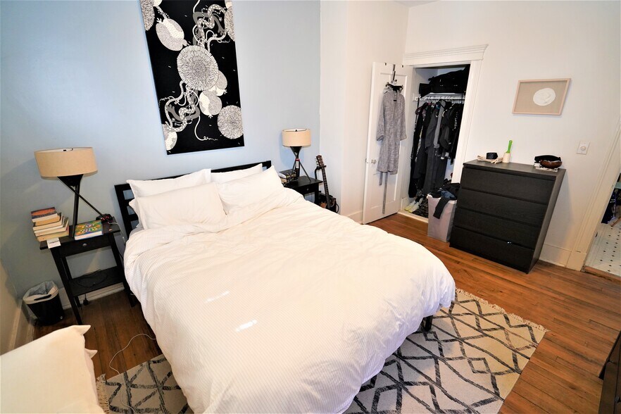 Building Photo - 1872 Commonwealth Ave