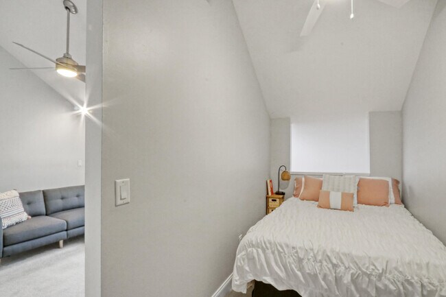 Building Photo - 1605 S US Hwy 1