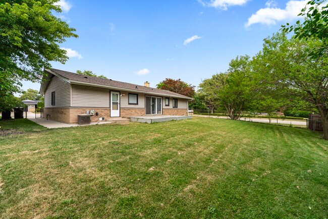 Building Photo - 109 Landmeier Rd