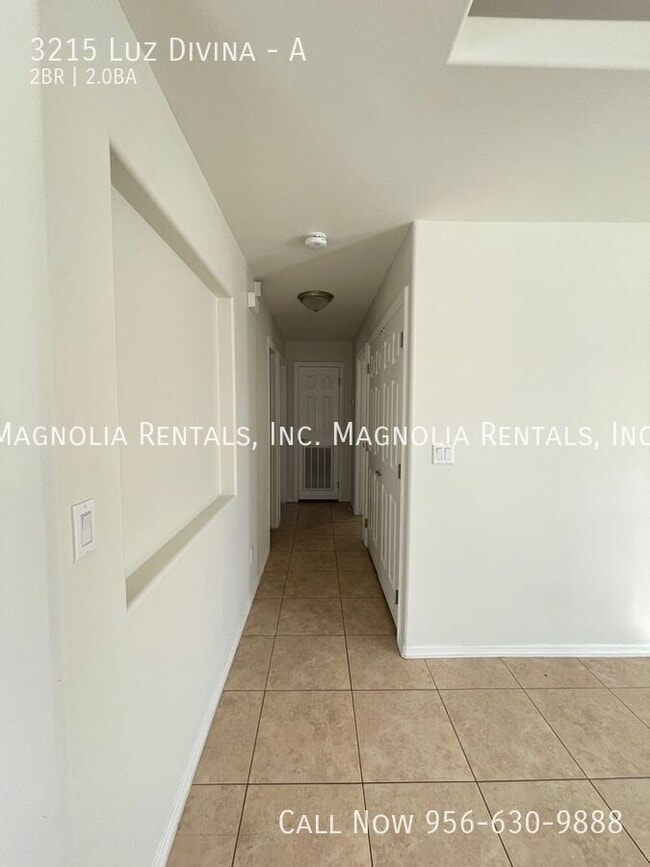 Building Photo - 3215 Luz Divina St