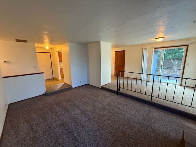 Building Photo - 2907 Moraga Ave SE