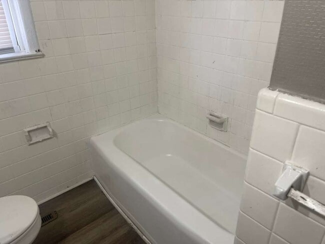 Building Photo - 329 Richmond Dr