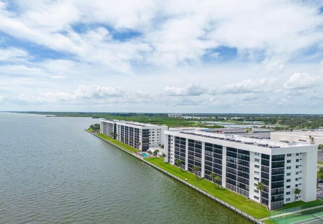 Awesome view - 250 S Sykes Creek Pky