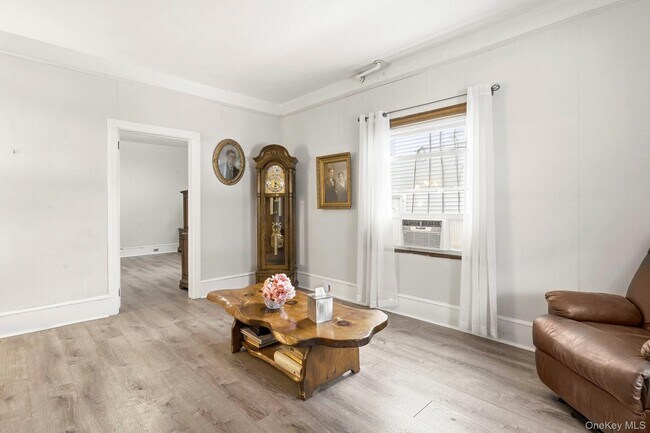 Building Photo - 110 Gleneida Ave