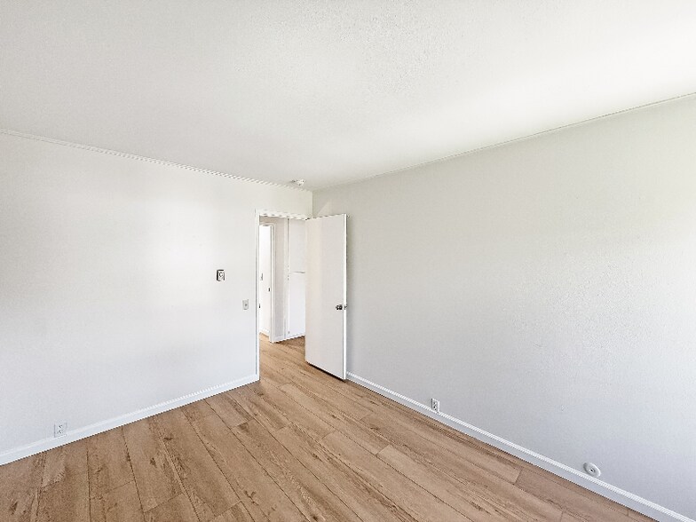 Building Photo - 4360 Vision Dr