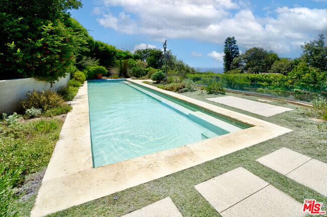 Building Photo - 6000 Philip Ave