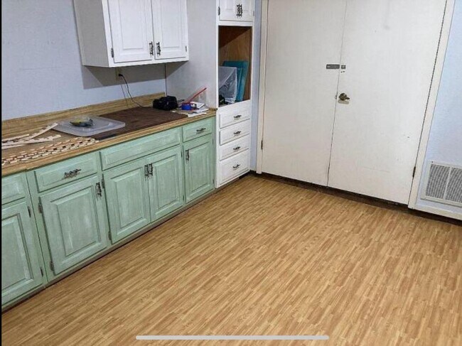 Building Photo - 2.35-acre farmhouse in the heart of Cedar Park available for rent!