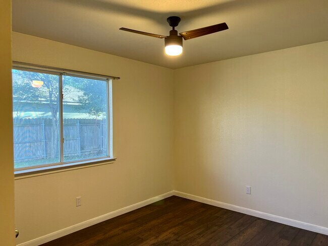 Building Photo - 1524 Well St