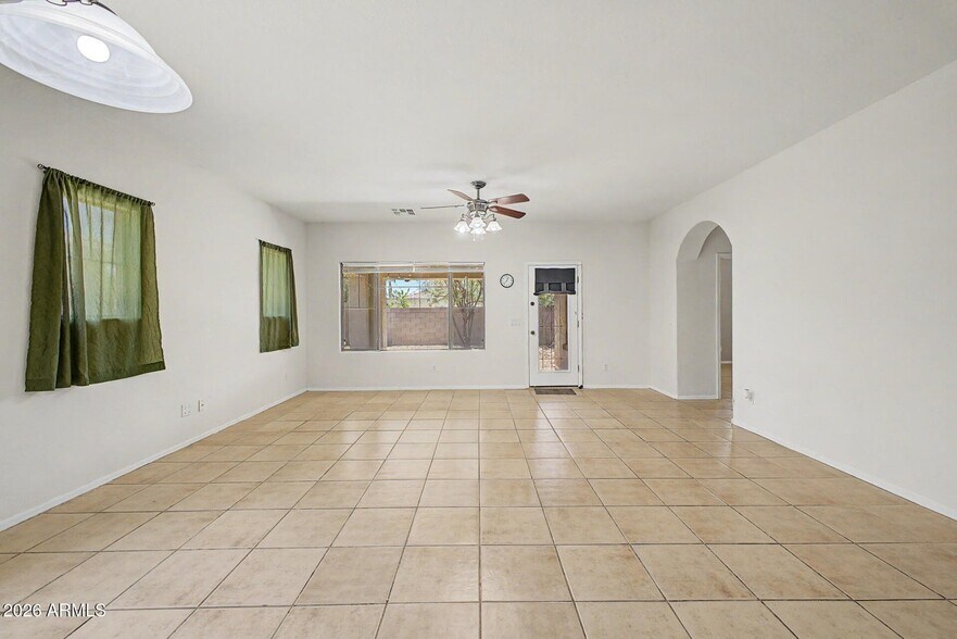 Building Photo - 13271 W Clarendon Ave
