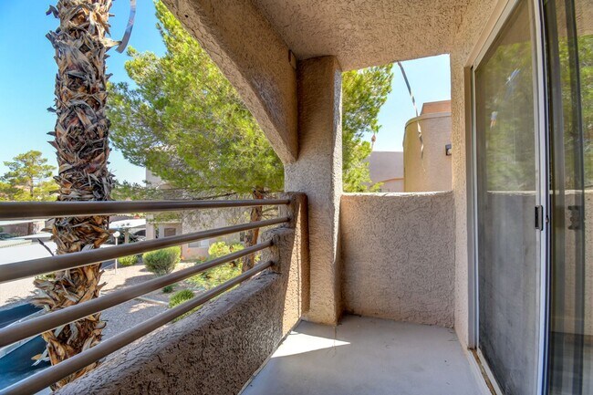 Building Photo - 6867 Tamarus St