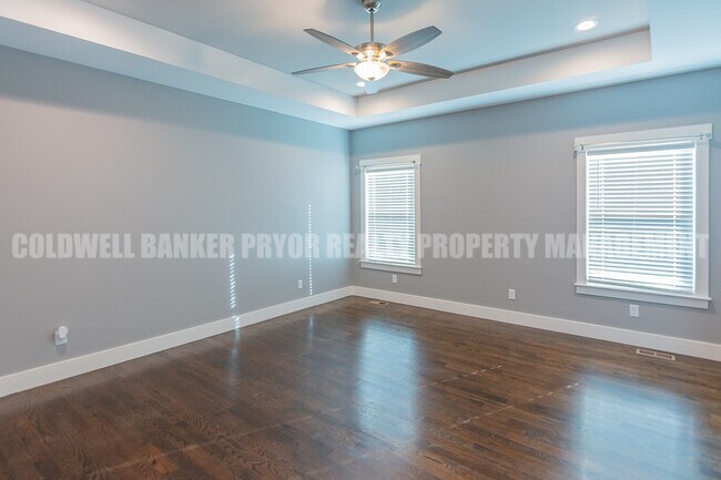 Building Photo - 9618 Shooting Star Cir