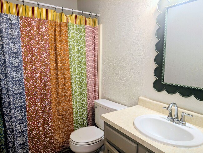 Building Photo - 6221-6223 Sandlin - B&amp;B