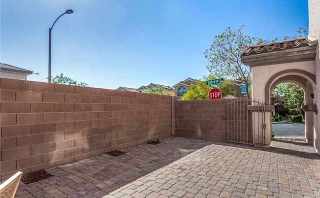 Building Photo - 7514 Dobroyd Dr