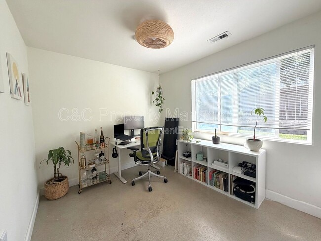 Building Photo - 849 Loganberry Ct