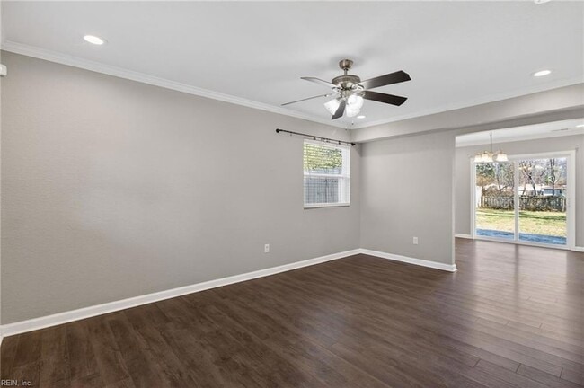 Building Photo - 3016 Aaron Dr