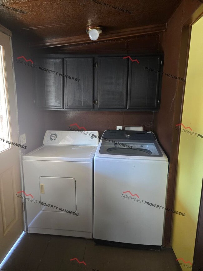 Building Photo - STATUS: AVAILABLE | R51 | $1895 + $100 for...