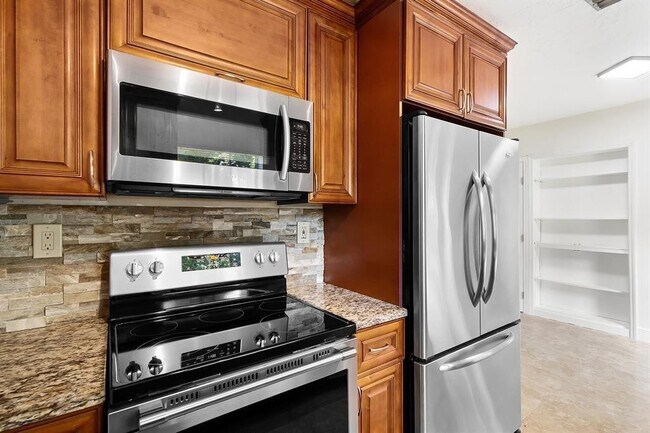 Building Photo - 1509 SW 32nd Ct