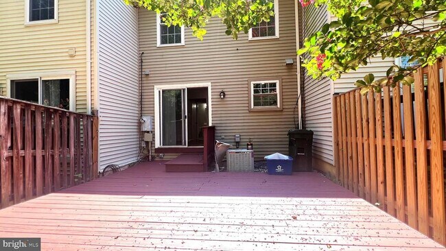 Building Photo - 5808 Waterdale Ct