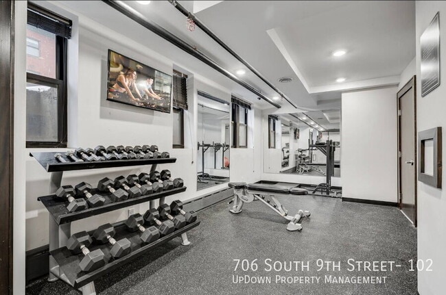 Building Photo - 706 S 9th St