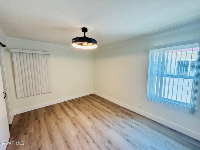 Building Photo - 6534 Balcom Ave