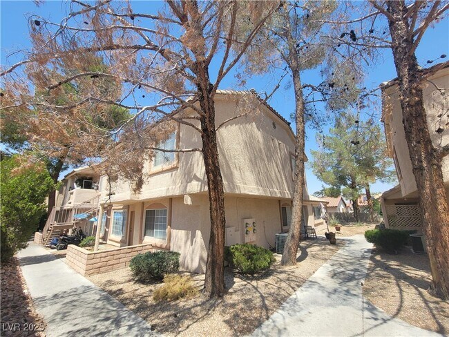 Building Photo - 1608 N Torrey Pines Dr