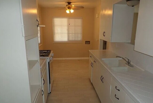 Building Photo - Oak Park Duplex
