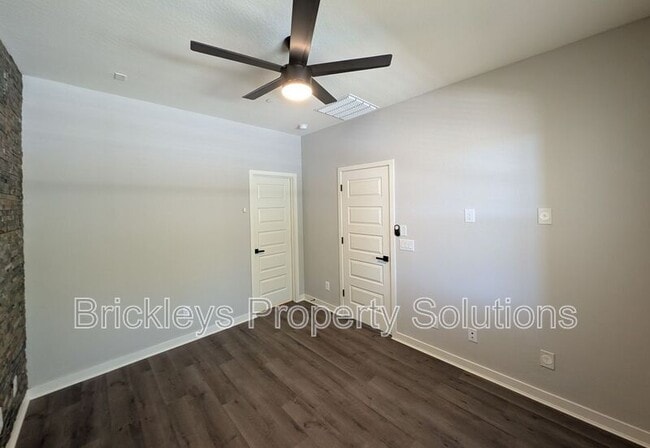 Building Photo - 4021 E Pony Ln