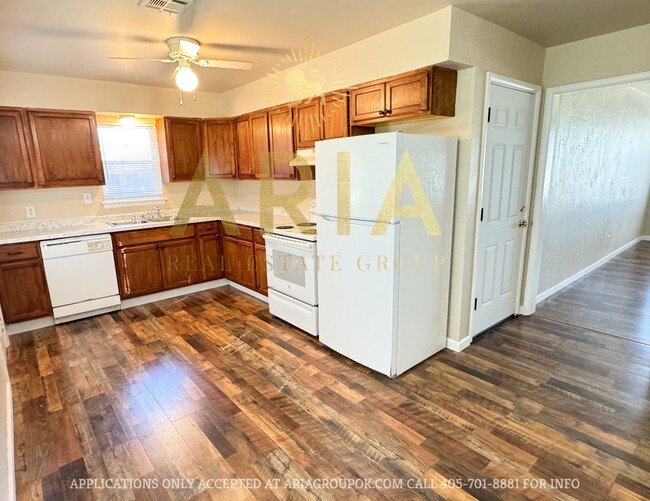 Building Photo - Move-in Ready! Charming 3 bed/1 bath Home ...