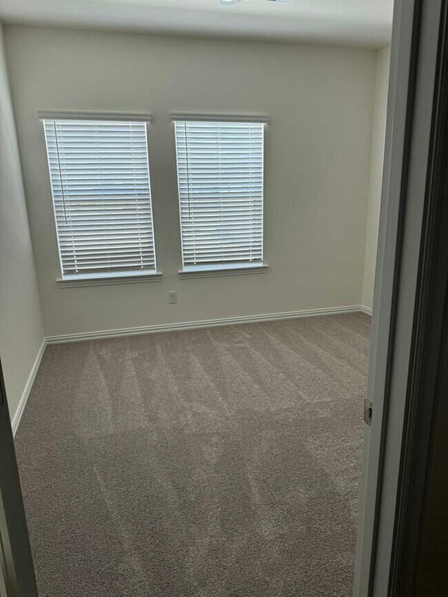 Building Photo - 2821 Jacaranda Dr