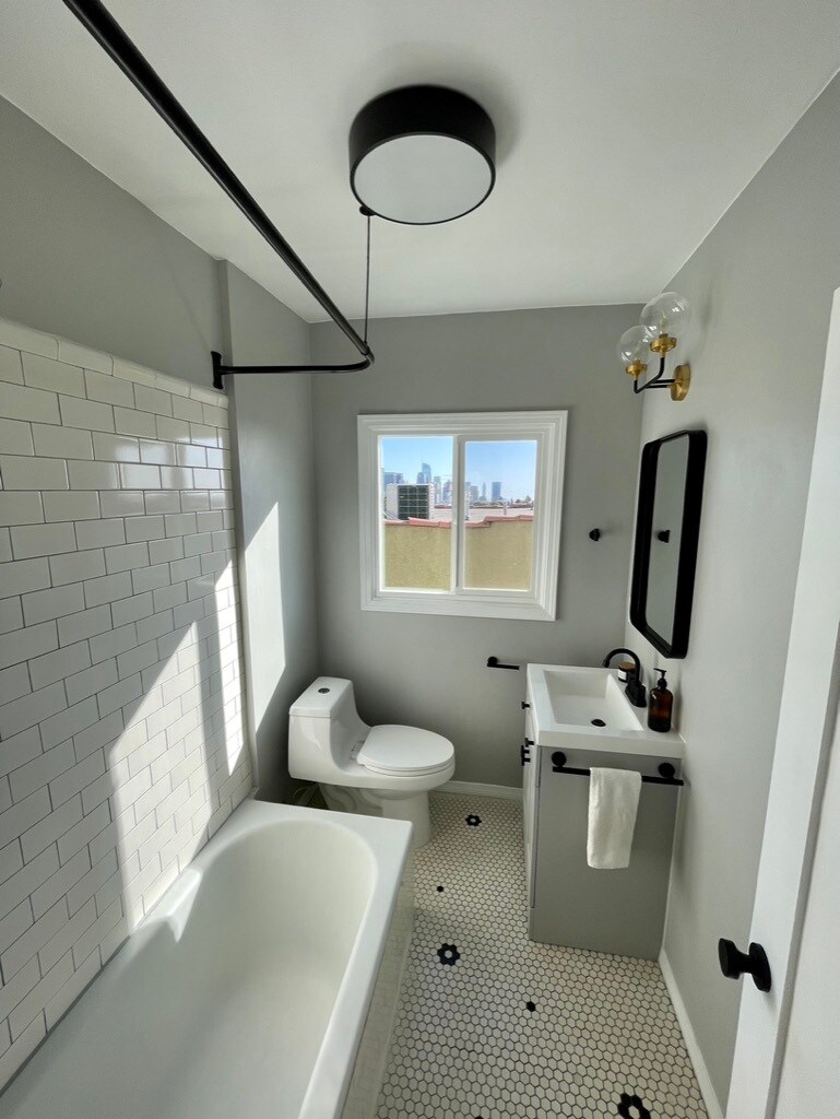 Building Photo - 1306 Montana St