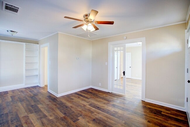 Building Photo - Available Mid July! 3-bedroom 1 bath for lease in Cleburne