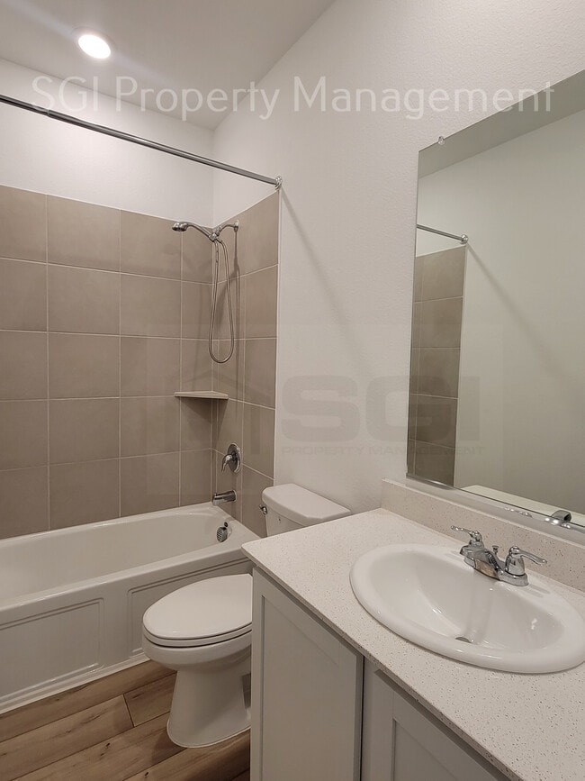 Building Photo - 3805 Thomas Plns Dr