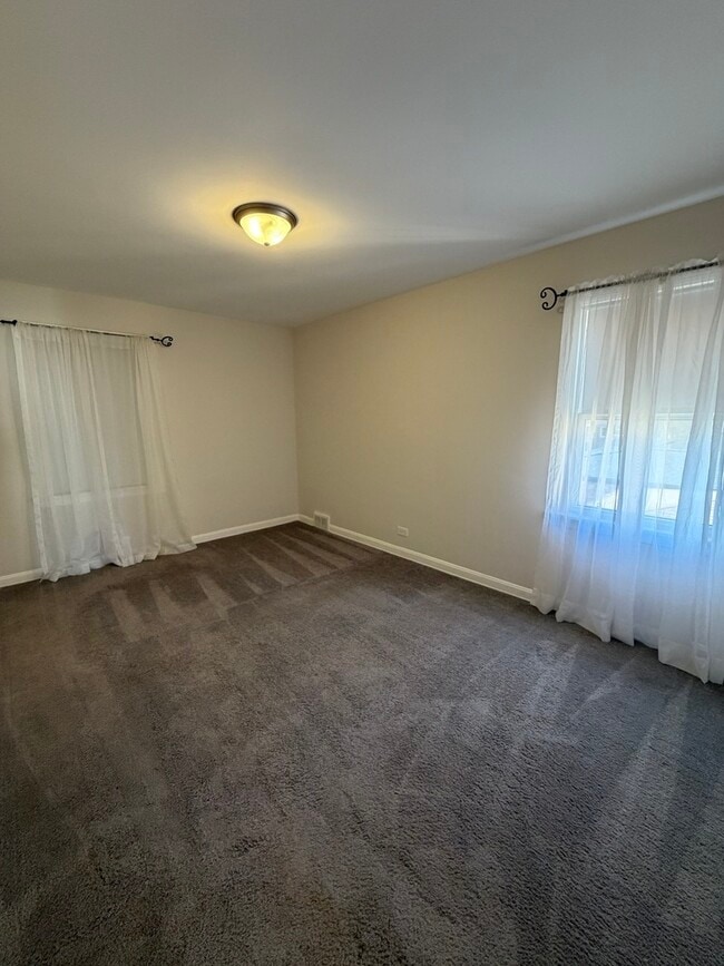 Building Photo - 2649 W Balmoral Ave