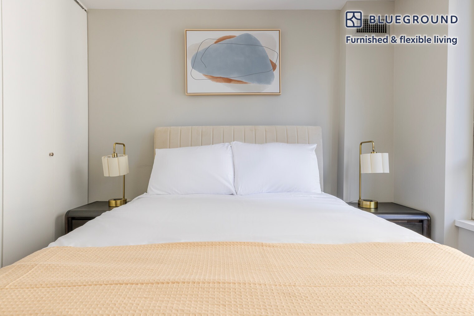 Building Photo - 1 E Delaware Pl