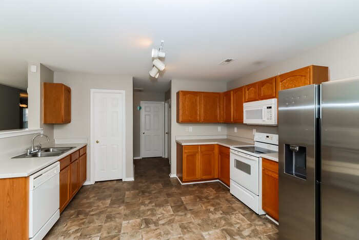 Building Photo - 9623 Bayview Pkwy