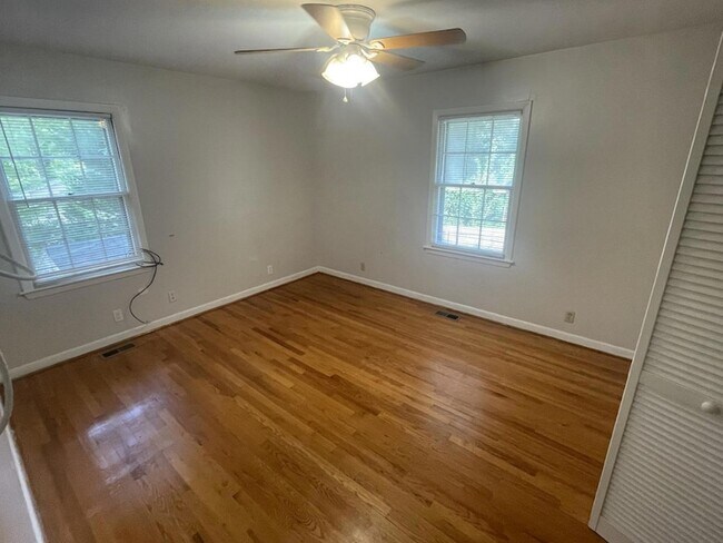 Building Photo - 3400 Brentwood Rd