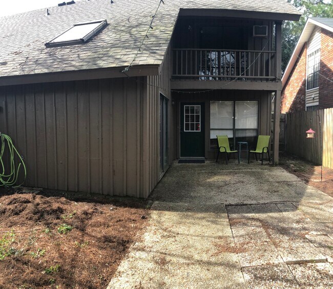 Building Photo - 1324 Sharlo Ave