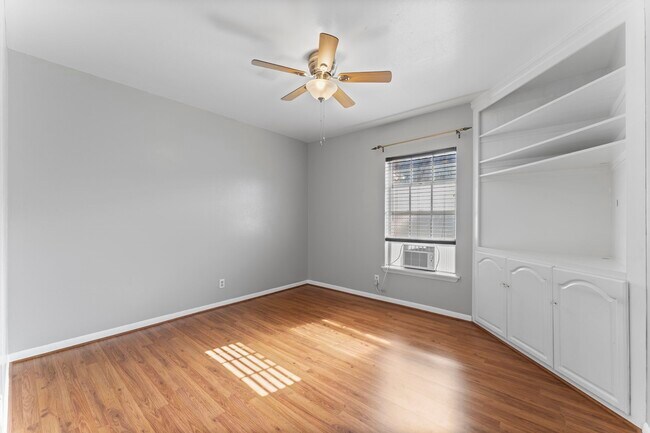 Building Photo - 2824 Briarhurst Dr