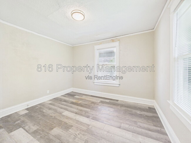 Building Photo - 3205 E 31st St